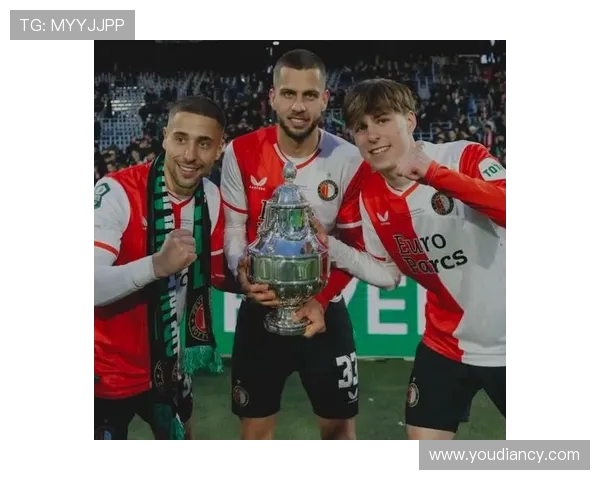 荷媒称汉茨科转会利雅得胜利失败将回归费耶诺德继续效力 荷媒称汉茨科转会利雅得胜利失败将回归费耶诺德继续效力